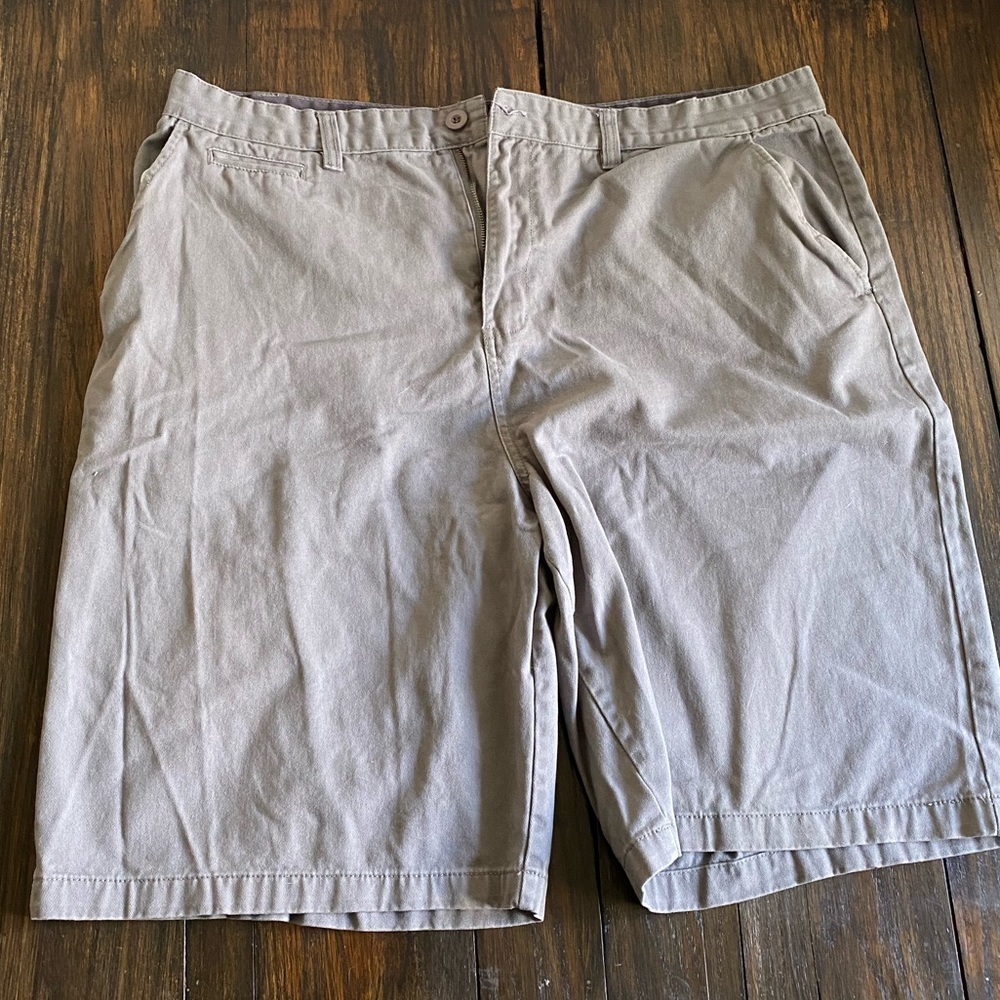 Men’s gray shorts